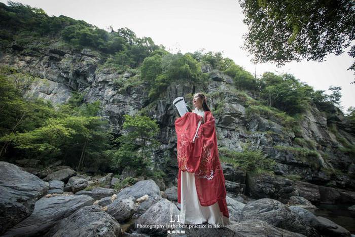 没有帅哥美女也能连续三天霸榜!拆解热剧《如此神秘的他》